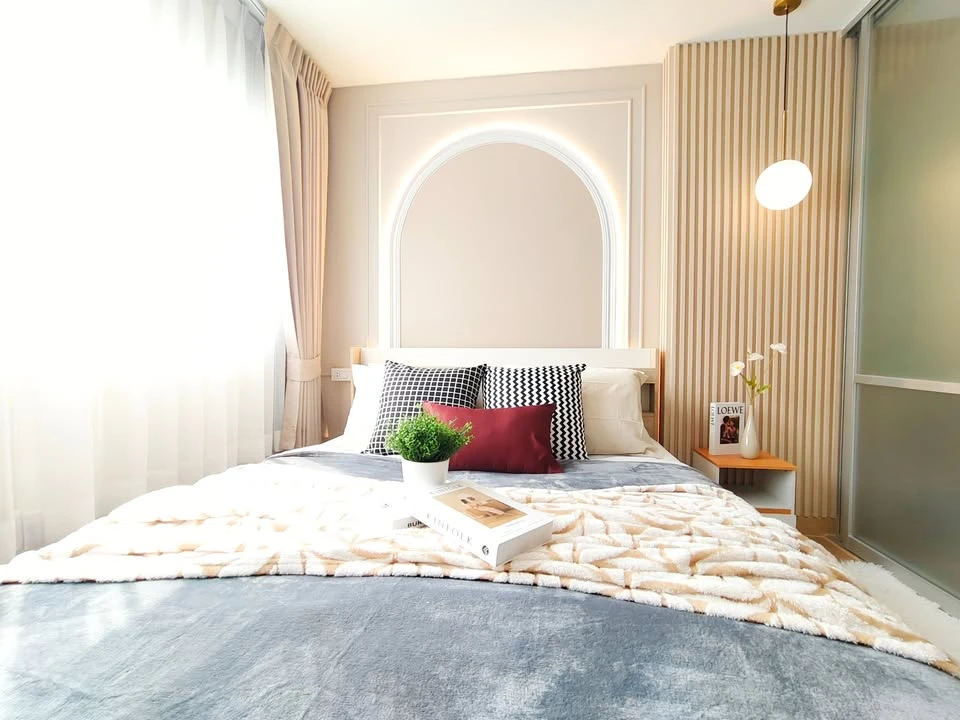 For sale: Lumpini Condo Town Ramintra-Ladprao. Beautifully decorated room, fully furnished, ready to move in, lots of freebies!! Very cheap!