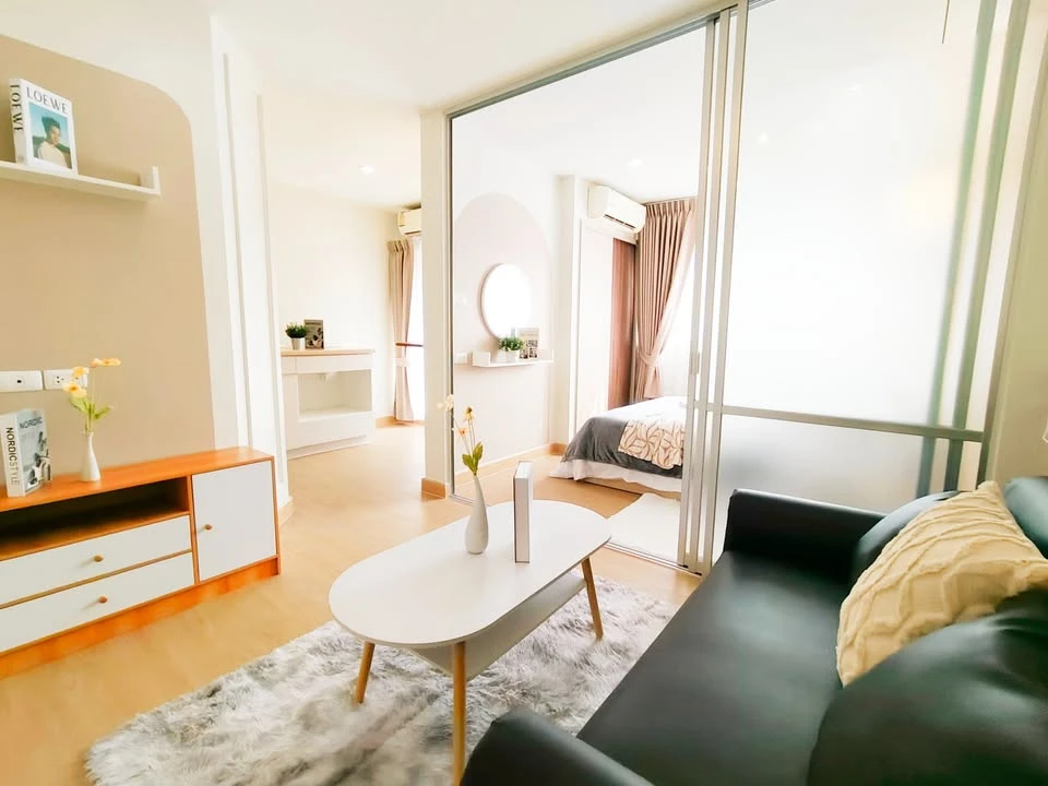 For sale: Lumpini Condo Town Ramintra-Ladprao. Beautifully decorated room, fully furnished, ready to move in, lots of freebies!! Very cheap!
