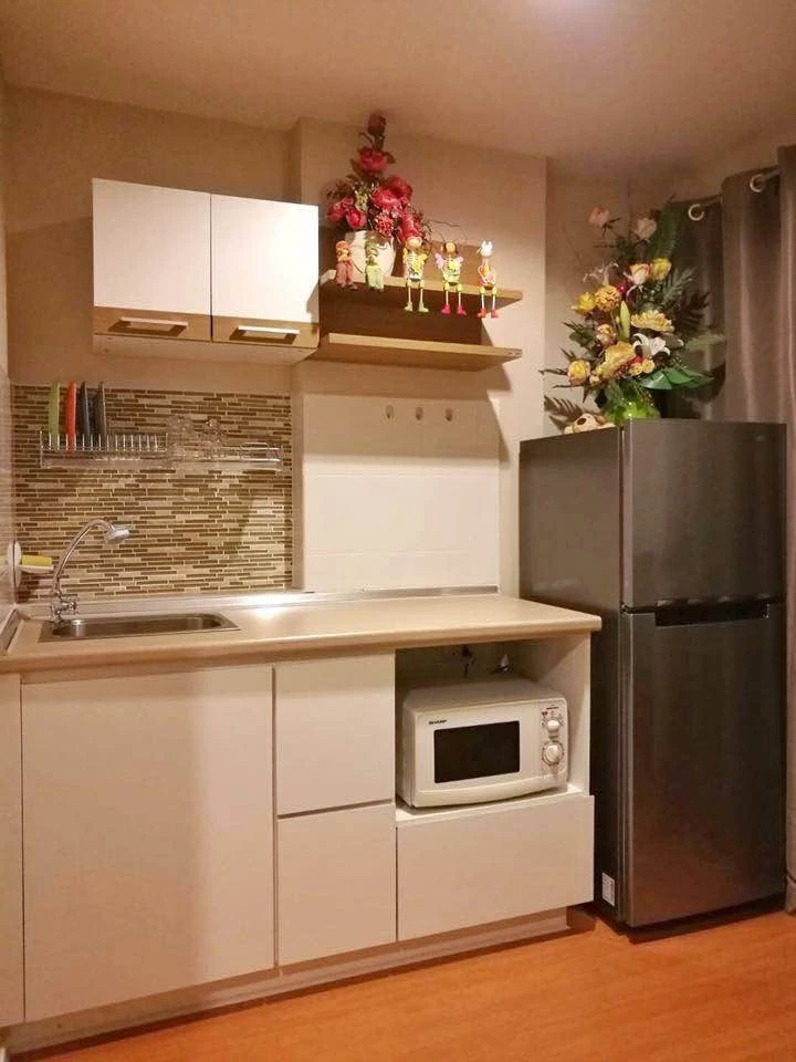 For sale: Lumpini Condo Town Ramintra-Lad Phrao Phase 2, decorated with wallpaper throughout the room and famous brand furniture. Don't miss out!