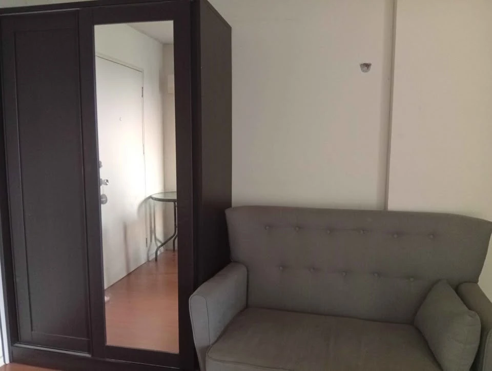 For sale: Lumpini Condo Town Romklao-Suvarnabhumi, Building A1, 6th floor, with furniture. Don't miss it.