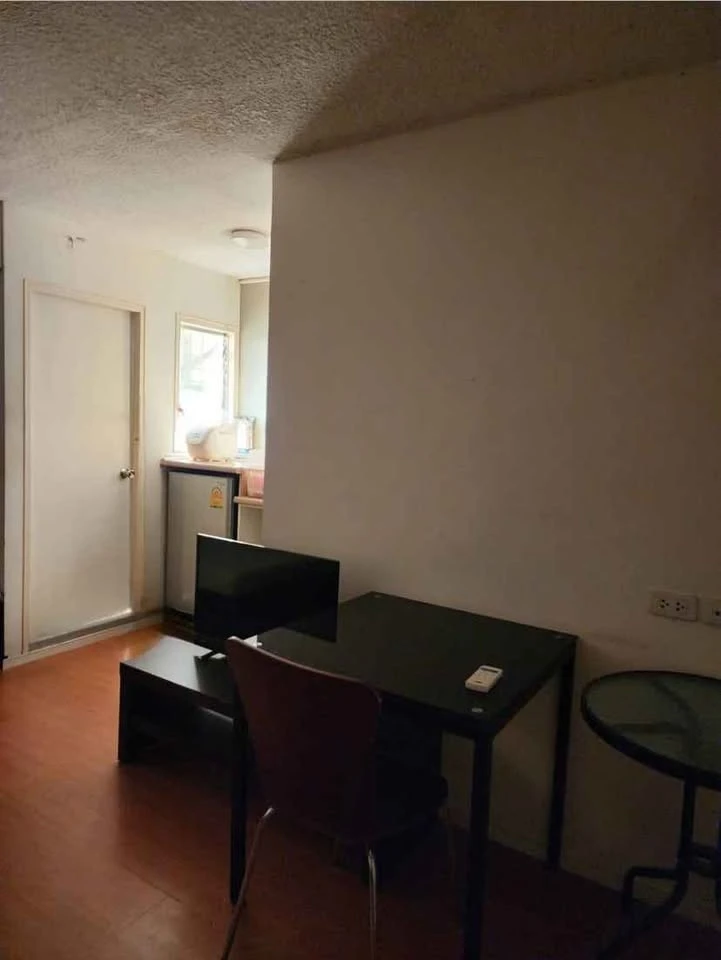 For sale: Lumpini Condo Town Romklao-Suvarnabhumi, Building A1, 6th floor, with furniture. Don't miss it.