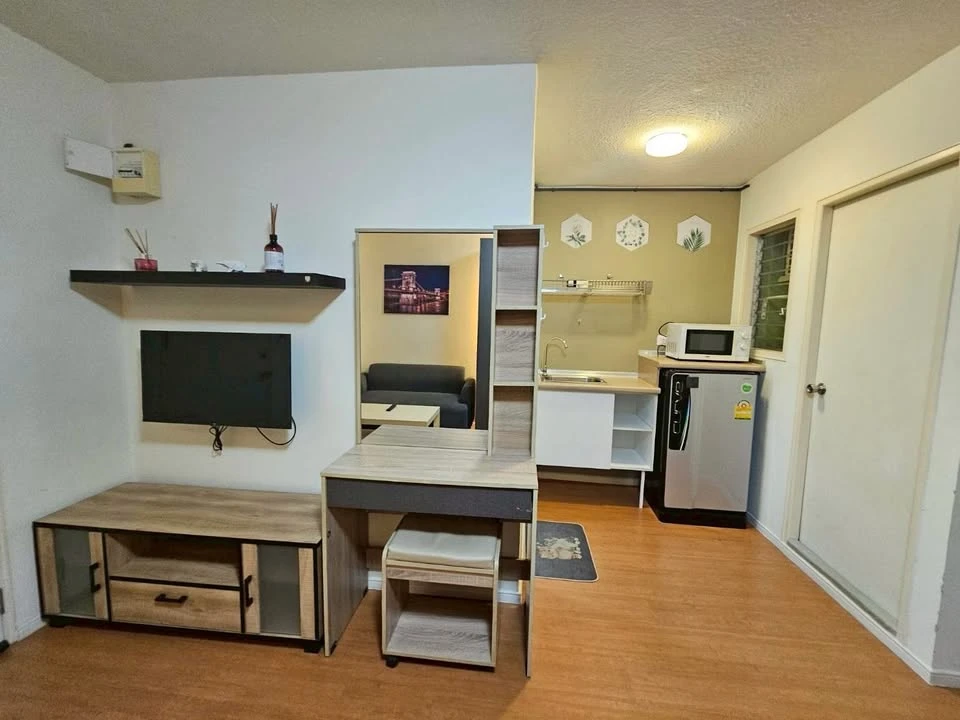 For sale: Lumpini Condo Town Romklao-Suvarnabhumi. Conveniently located near the elevator, easy access, good ventilation, and shaded from the sun – no