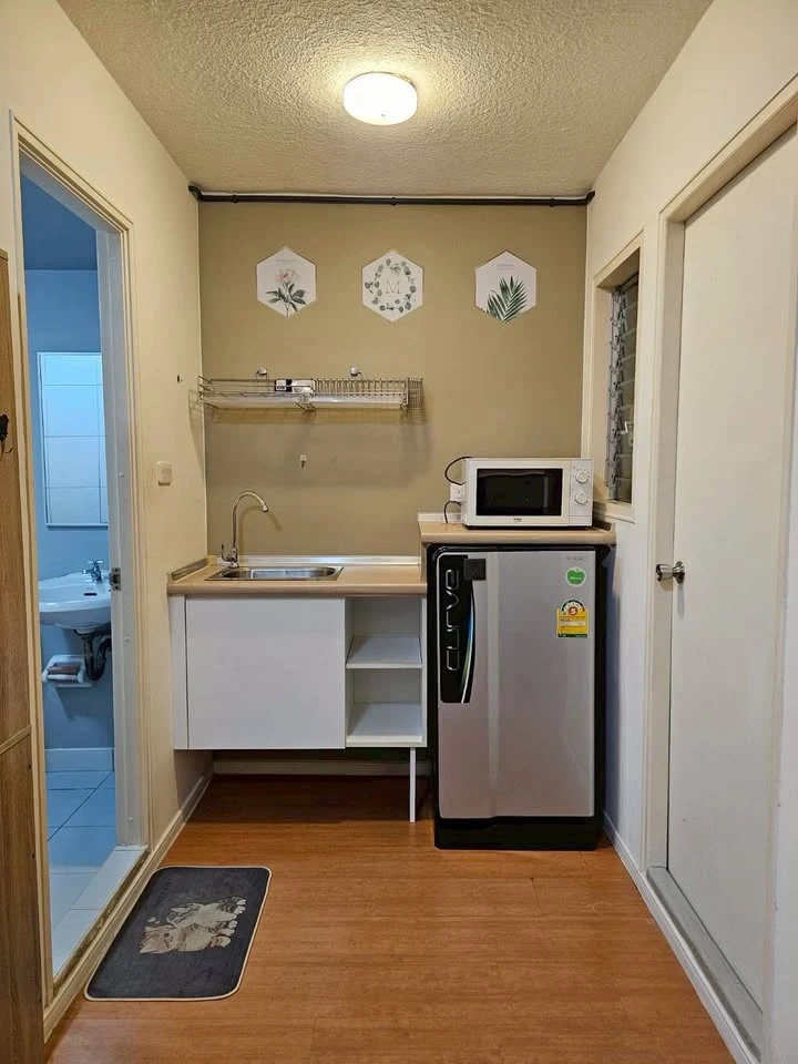 For sale: Lumpini Condo Town Romklao-Suvarnabhumi. Conveniently located near the elevator, easy access, good ventilation, and shaded from the sun – no