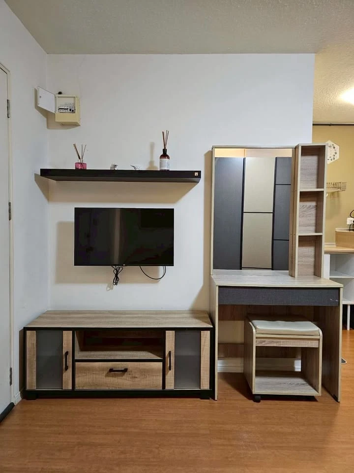 For sale: Lumpini Condo Town Romklao-Suvarnabhumi. Conveniently located near the elevator, easy access, good ventilation, and shaded from the sun – no