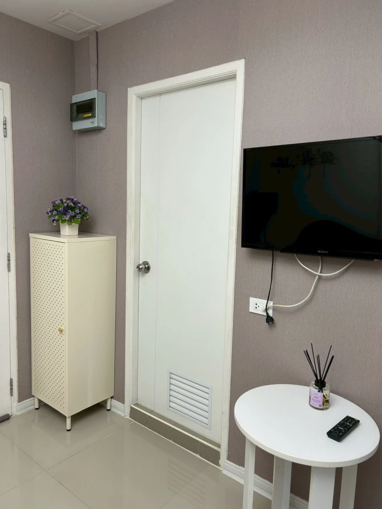 For sale: Lumpini Town Bodindecha-Ramkhamhaeng, fully furnished unit with air conditioning and all appliances included. Beautiful, clean, and comforta