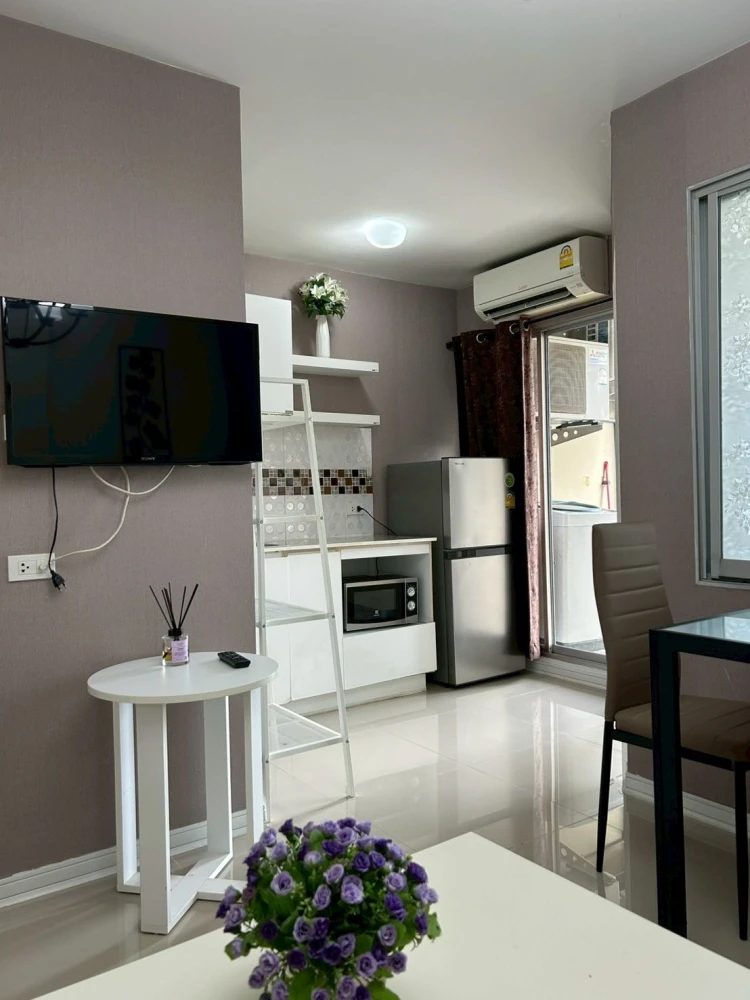 For sale: Lumpini Town Bodindecha-Ramkhamhaeng, fully furnished unit with air conditioning and all appliances included. Beautiful, clean, and comforta