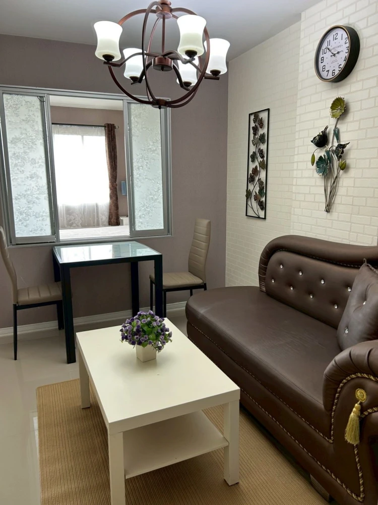 For sale: Lumpini Town Bodindecha-Ramkhamhaeng, fully furnished unit with air conditioning and all appliances included. Beautiful, clean, and comforta