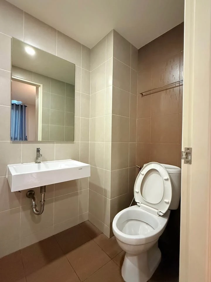 For sale: Lumpini Park Borommaratchachonnani-Sirinthon, 2nd floor, comes with complete furniture and electrical appliances. Reserve now, urgently.
