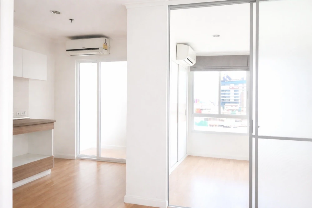 For sale: Lumpini Park Pinklao, 28 sq.m., 7th floor, unfurnished, clean, bright and airy. Book now!