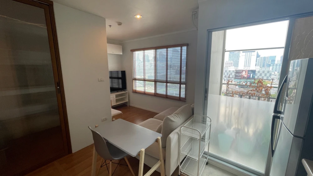 For sale: Lumpini Park Rama 9 - Ratchada, fully furnished unit, ready to move in. Book now!