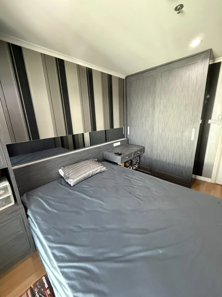 For sale: Lumpini Park Riverside - Rama 3. The unit is on the 36th floor, very high and spacious, with stunning Chao Phraya River views. A highly reco