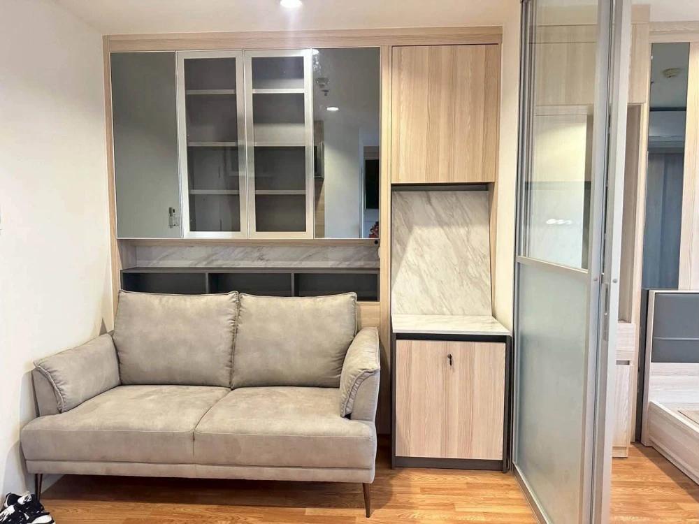 For sale: Lumpini Park Phetkasem 98. Beautiful, unobstructed view of the swimming pool and sky, no buildings blocking the view. Comes with built-in fu