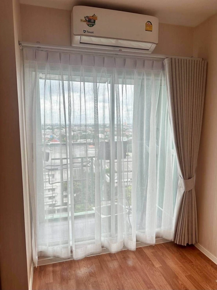 For sale: Lumpini Park Phetkasem 98. Beautiful, unobstructed view of the swimming pool and sky, no buildings blocking the view. Comes with built-in fu
