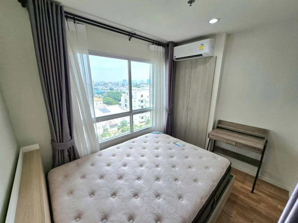 For sale: Lumpini Ville Nakorn Inthra-Riverview, 10th floor, unit next to the fire escape, no foot traffic, quiet atmosphere. Book now!
