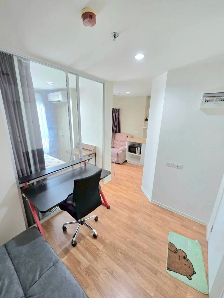 For sale: Lumpini Ville Nakorn Inthra-Riverview, 10th floor, unit next to the fire escape, no foot traffic, quiet atmosphere. Book now!
