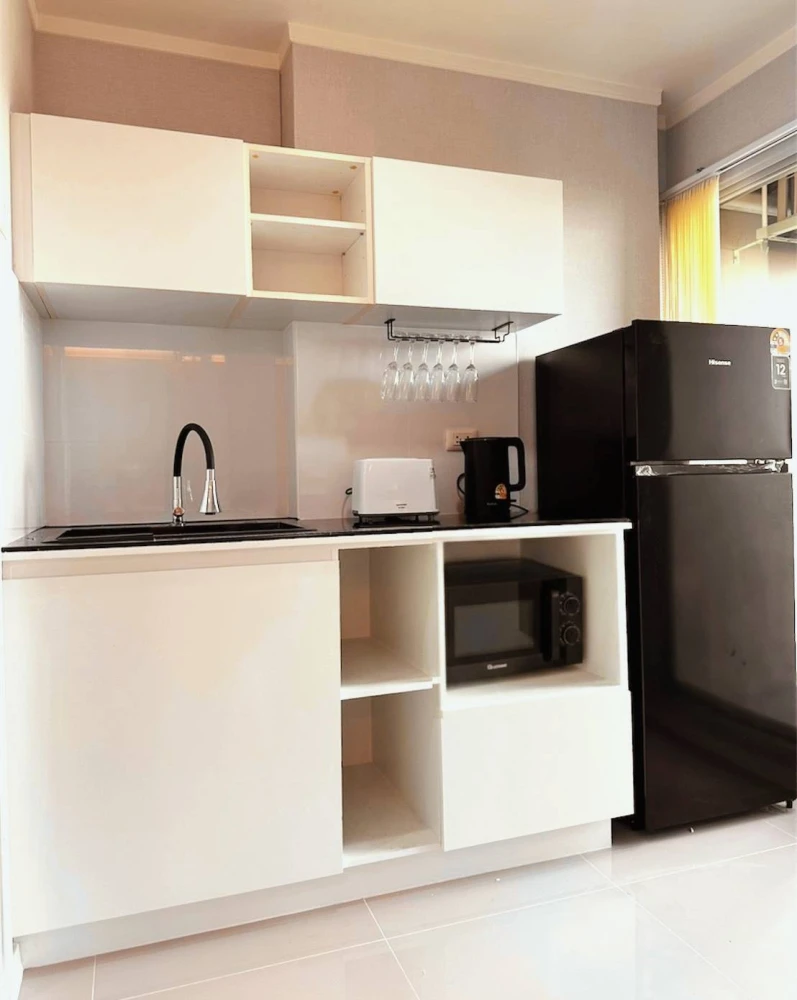 For sale: Lumpini Ville Naklua - Wongamat, Building C, 7th floor, sea view. Beautifully built-in furnishings throughout. Don't miss out!