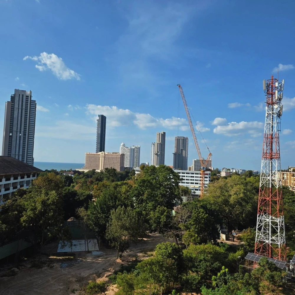 For sale: Lumpini Ville Naklua - Wongamat, Building C, 7th floor, sea view. Beautifully built-in furnishings throughout. Don't miss out!