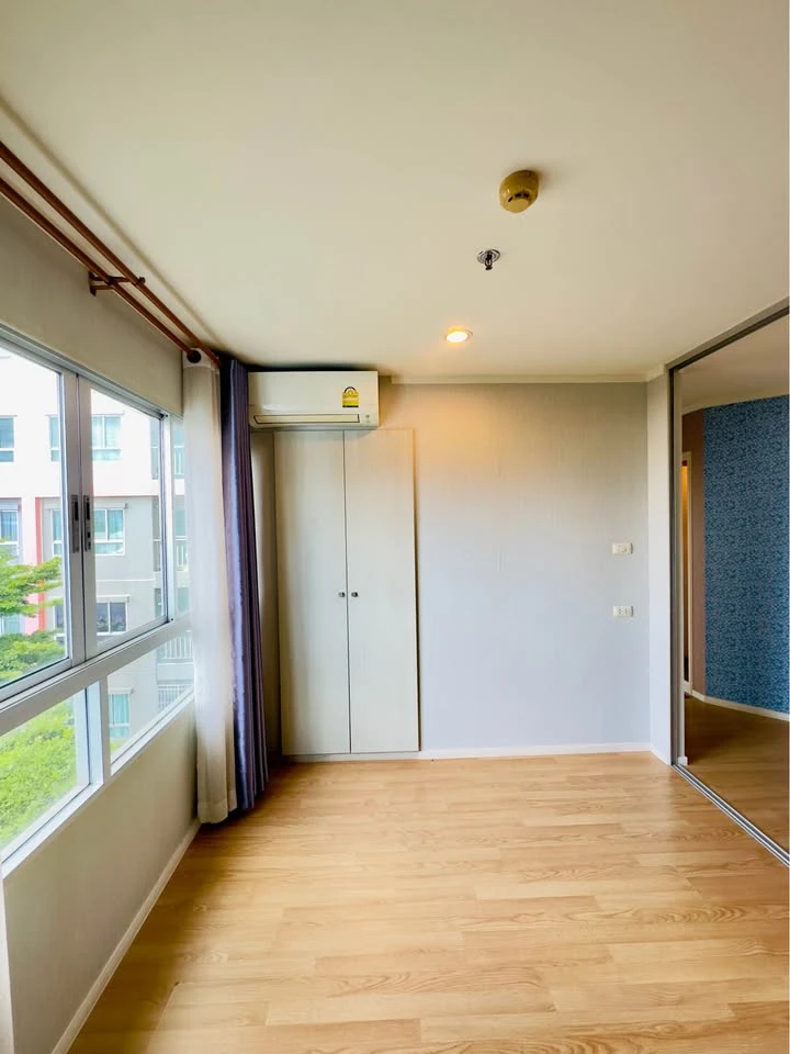For sale: Lumpini Ville Prachachuen-Phongphet 2, corner room, very private, with beautiful wallpaper, don't miss it.