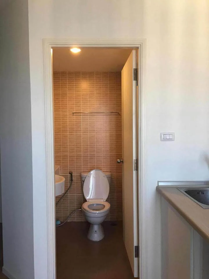Selling a condo at Lumpini Ville Ramkhamhaeng 60/2. Includes TV, refrigerator, and all necessary appliances. Ready to move in!