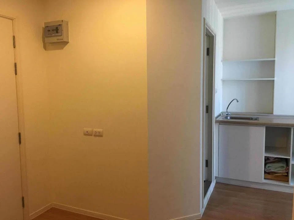 Selling a condo at Lumpini Ville Ramkhamhaeng 60/2. Includes TV, refrigerator, and all necessary appliances. Ready to move in!