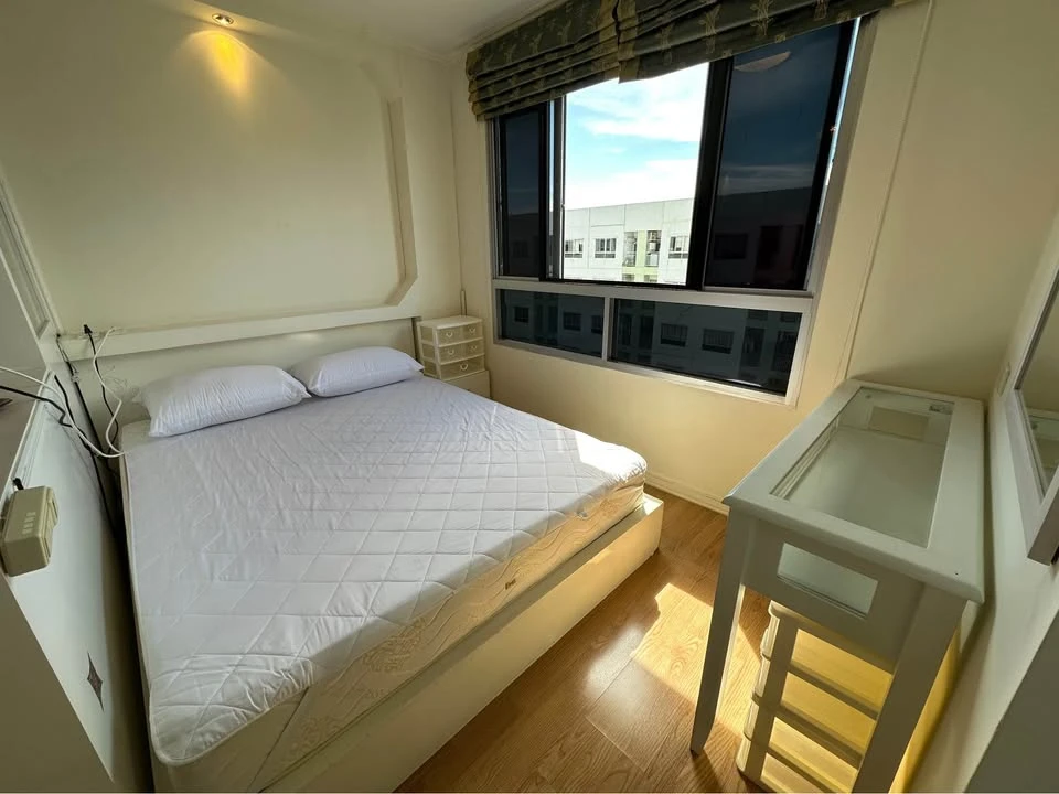 For sale: Lumpini Ville Ramintra - Lak Si, 14th floor, corner room, open view, good breeze, fully furnished, appliances included. Interested? Reserve