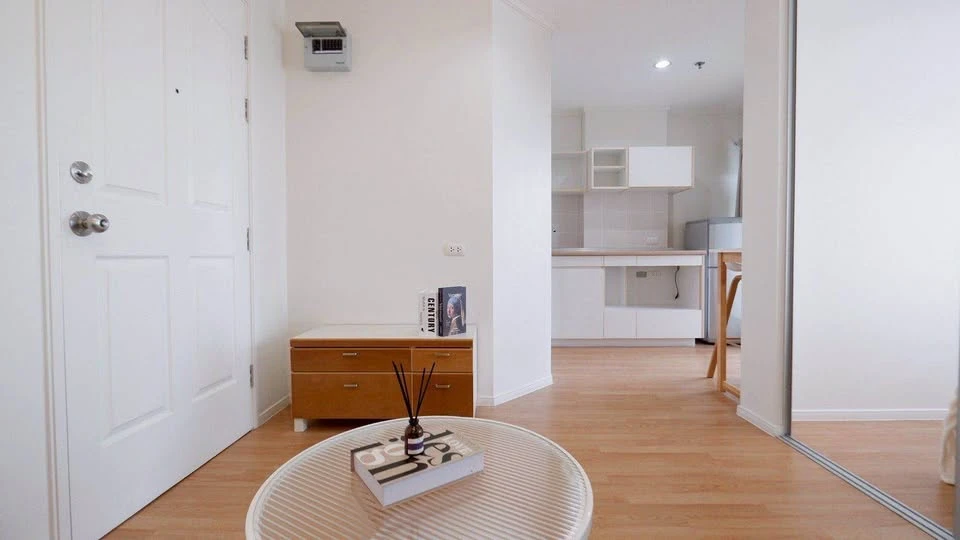 For sale: Lumpini Ville Lasalle Bearing. Lovely room decorated in clean white tones. Reserve now, don't miss out!