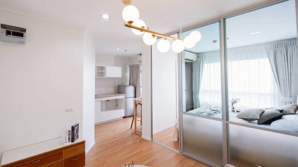 For sale: Lumpini Ville Lasalle Bearing. Lovely room decorated in clean white tones. Reserve now, don't miss out!