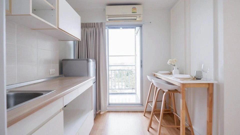 For sale: Lumpini Ville Lasalle Bearing. Lovely room decorated in clean white tones. Reserve now, don't miss out!