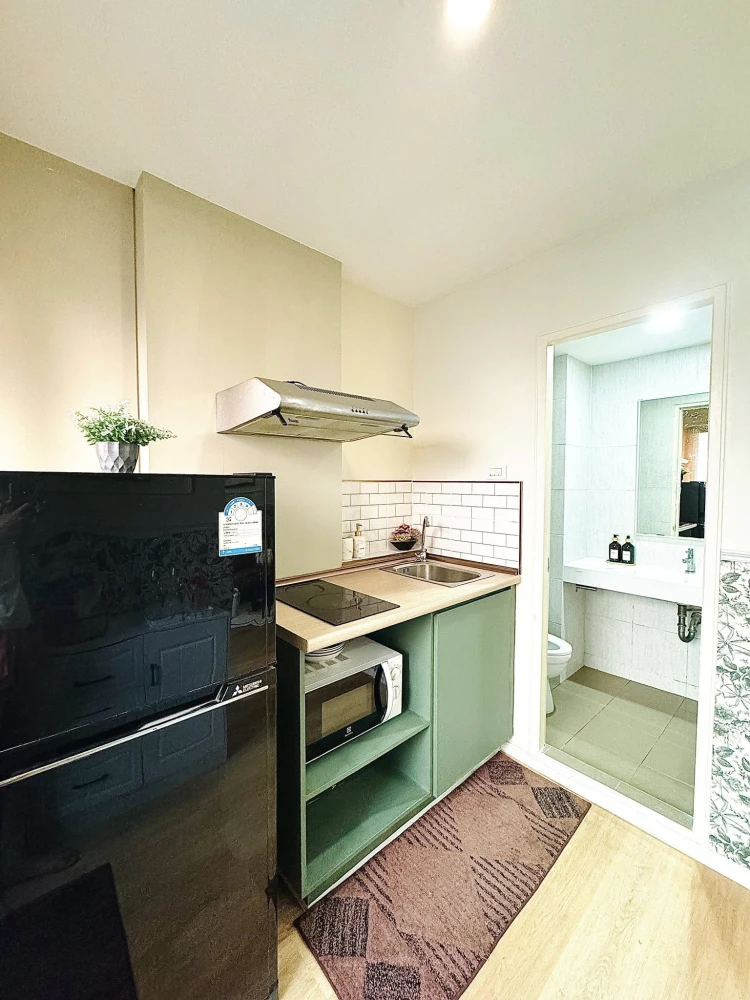 For sale: Lumpini Ville Sukhumvit 7 - Bearing. The living room is separated into distinct zones, and the unit is beautifully and stylishly decorated.