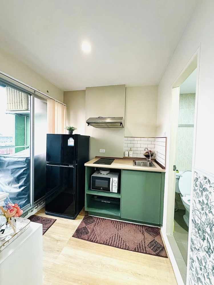 For sale: Lumpini Ville Sukhumvit 7 - Bearing. The living room is separated into distinct zones, and the unit is beautifully and stylishly decorated.