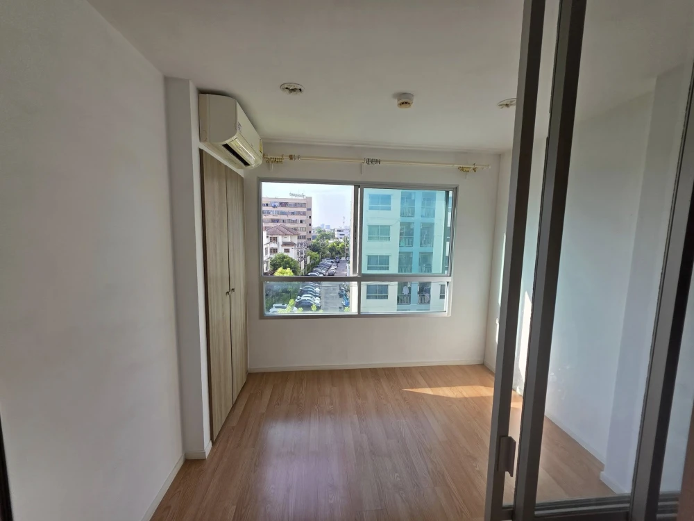 For sale: Lumpini Ville On Nut 46, 5th floor, good view, not blocked, empty room, reasonable price. Come and be the owner today.