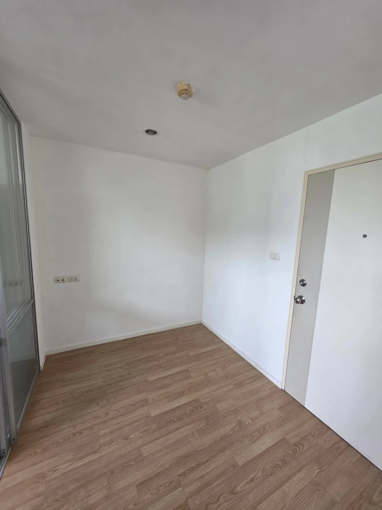 For sale: Lumpini Ville On Nut 46, 5th floor, good view, not blocked, empty room, reasonable price. Come and be the owner today.