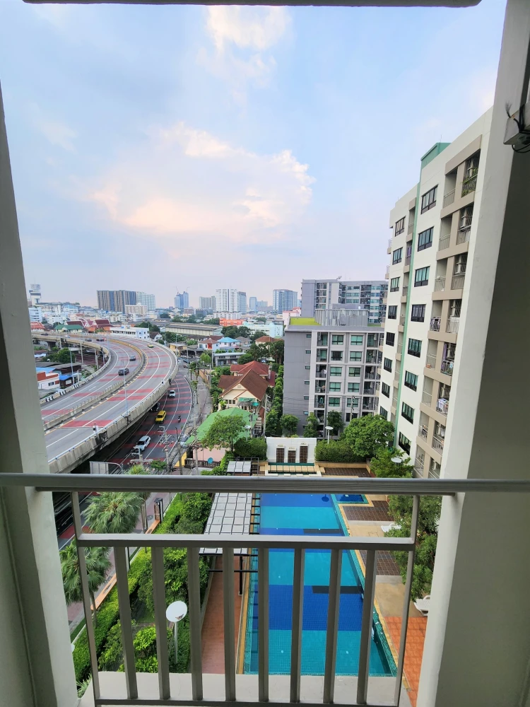 For sale: Lumpini Suite Rama 8, 9th floor, corner unit. Quiet and highly private with a large usable area. You definitely need to reserve this one!