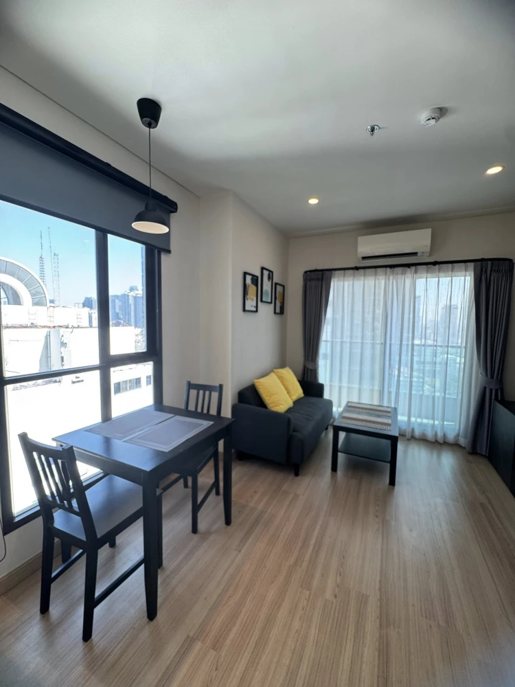 For sale or rent: Lumpini Suite Phetchaburi-Makkasan, corner unit, 2-sided windows, pool view and Makkasan Road. Reserve now!