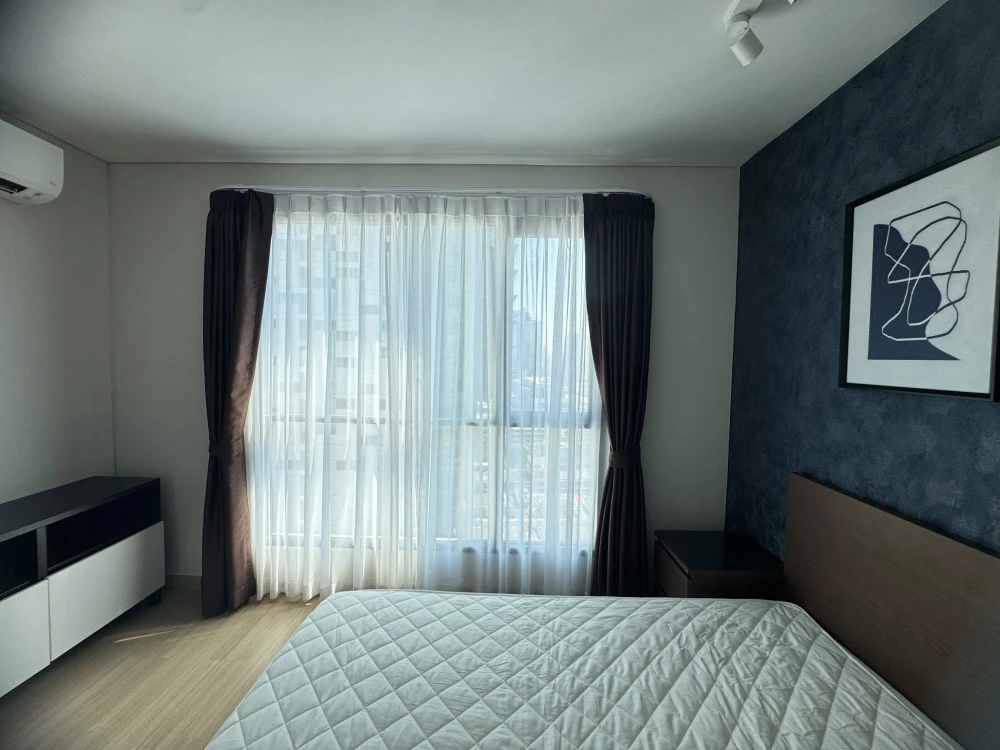 For sale or rent: Lumpini Suite Phetchaburi-Makkasan, corner unit, 2-sided windows, pool view and Makkasan Road. Reserve now!