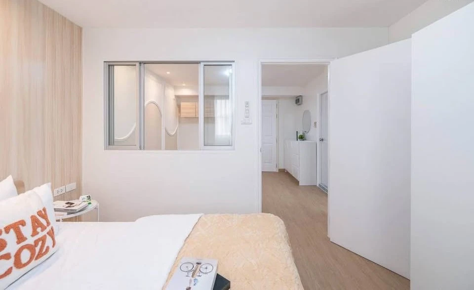 For sale: Lumpini Center Nawamin. The room comes with furniture and electrical appliances. Decorated in a minimalist style, looks very nice. Must book