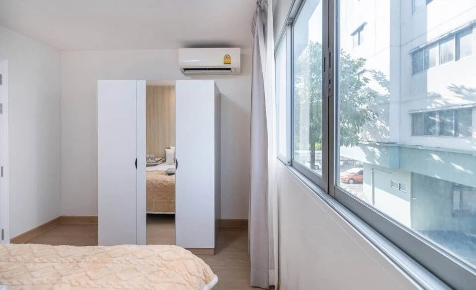 For sale: Lumpini Center Nawamin. The room comes with furniture and electrical appliances. Decorated in a minimalist style, looks very nice. Must book