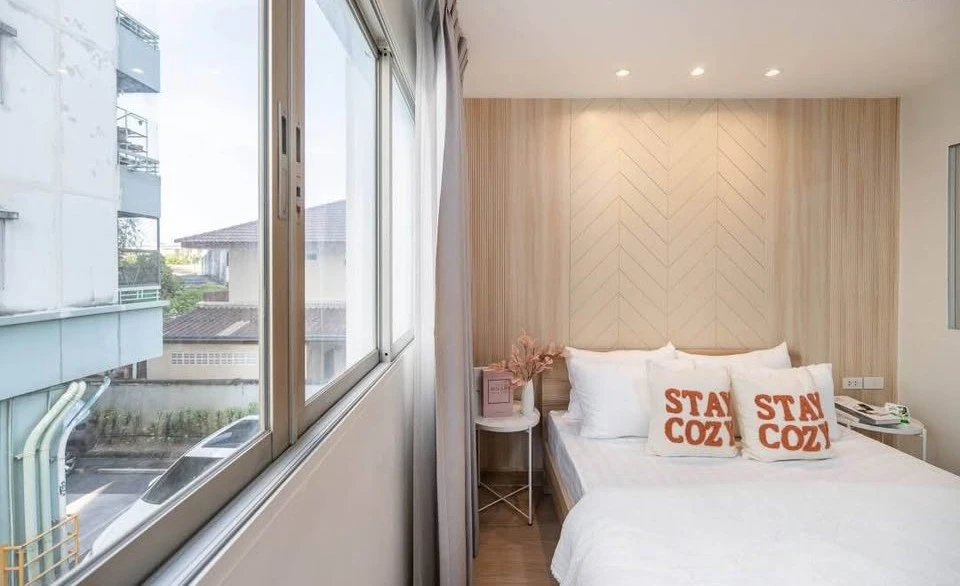 For sale: Lumpini Center Nawamin. The room comes with furniture and electrical appliances. Decorated in a minimalist style, looks very nice. Must book