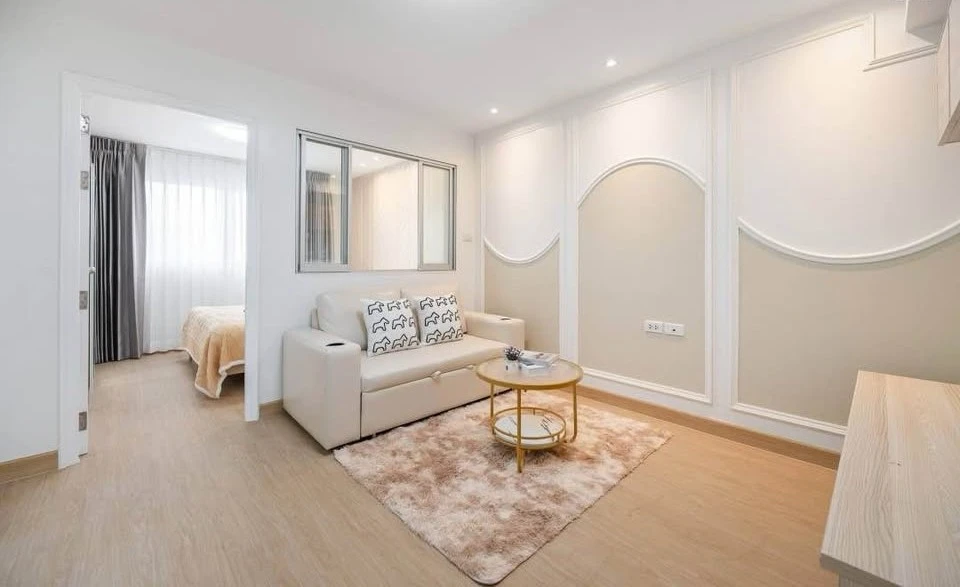 For sale: Lumpini Center Nawamin. The room comes with furniture and electrical appliances. Decorated in a minimalist style, looks very nice. Must book