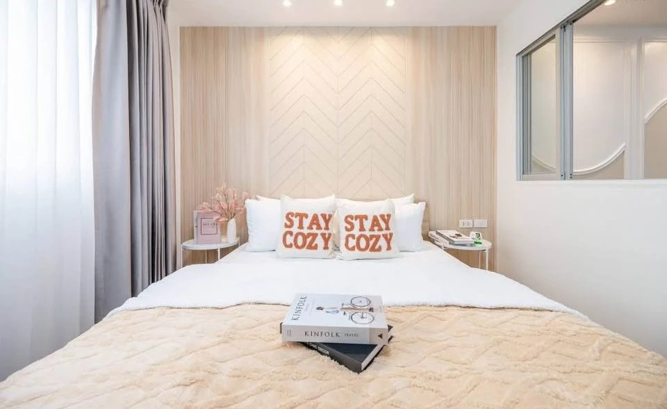 For sale: Lumpini Center Nawamin. The room comes with furniture and electrical appliances. Decorated in a minimalist style, looks very nice. Must book