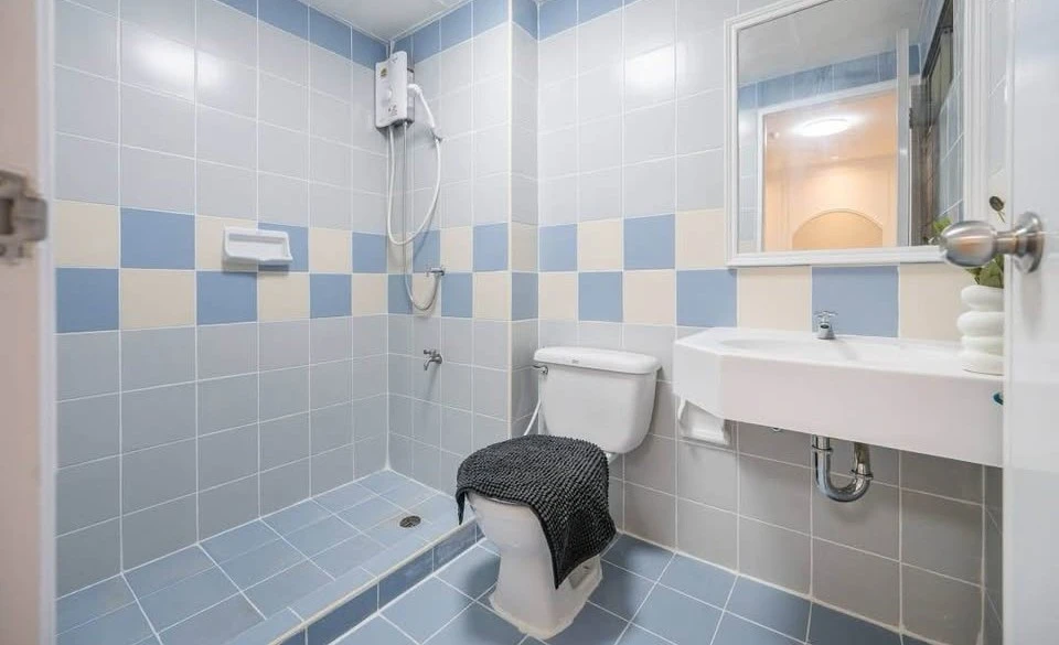 For sale: Lumpini Center Nawamin. The room comes with furniture and electrical appliances. Decorated in a minimalist style, looks very nice. Must book