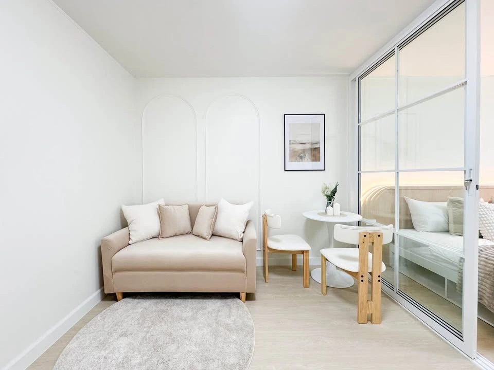 For sale: Lumpini Center Ladprao 111, Building G, 2nd floor, corner unit, private. Includes all furniture and decorations.
