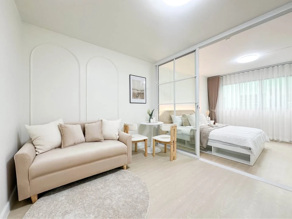 For sale: Lumpini Center Ladprao 111, Building G, 2nd floor, corner unit, private. Includes all furniture and decorations.