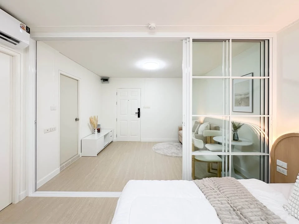 For sale: Lumpini Center Ladprao 111, Building G, 2nd floor, corner unit, private. Includes all furniture and decorations.