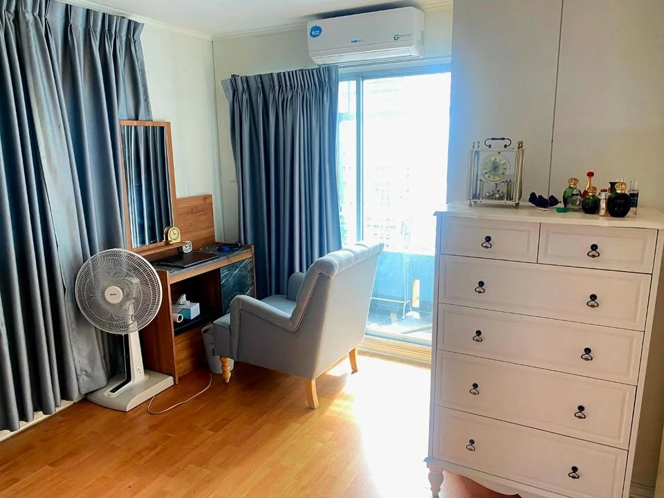 For sale: Lumpini Center Sukhumvit 77, high floor, panoramic city view, spacious living area like a house, beautiful and clean, ready to move in immed