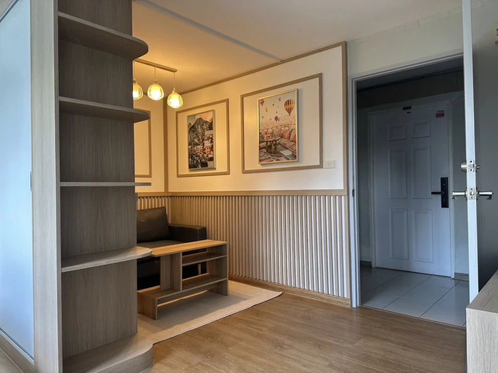 For sale: Lumpini Center Happyland, fully furnished with built-in furniture throughout the room. Just bring your own furniture and you can move in rig