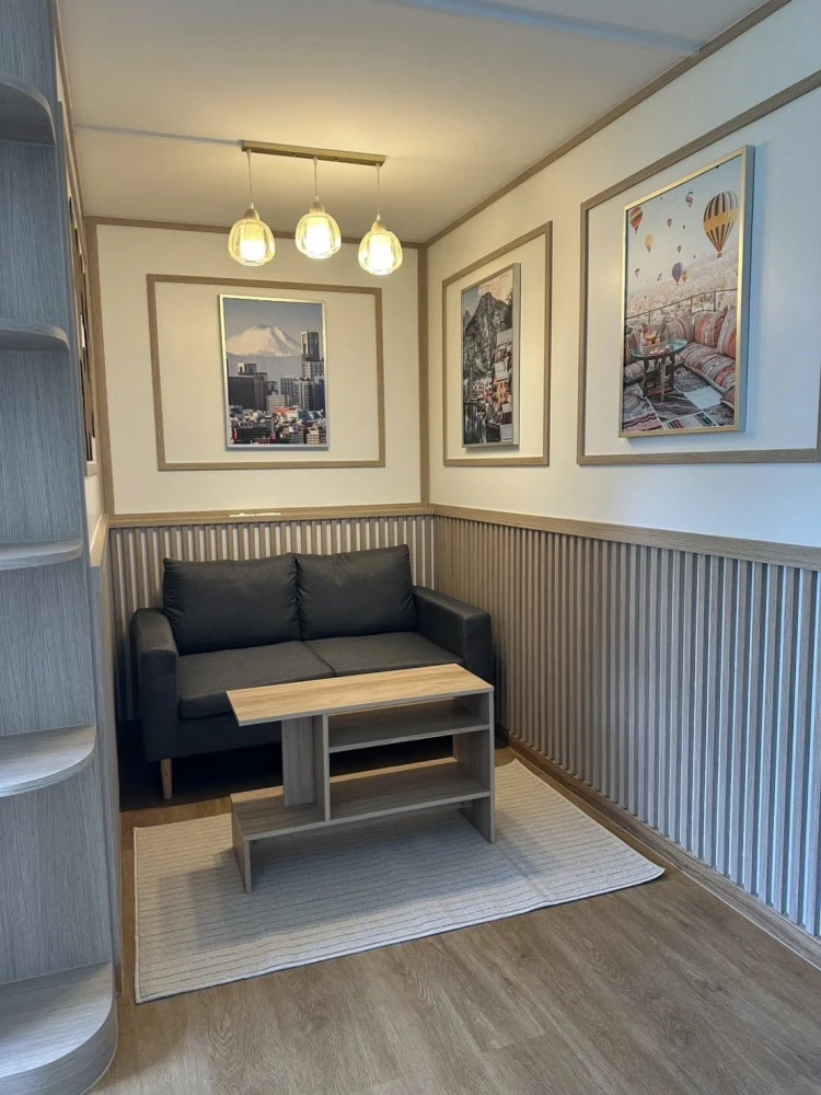 For sale: Lumpini Center Happyland, fully furnished with built-in furniture throughout the room. Just bring your own furniture and you can move in rig