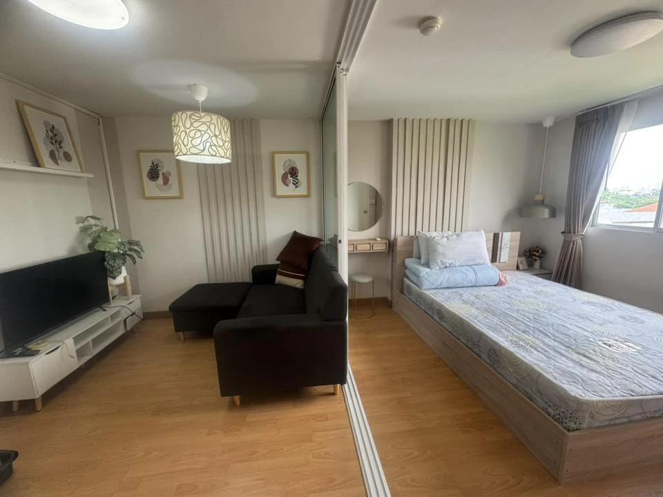 For sale: Lumpini Center Happyland, Building E, 4th floor. Excellent room layout and very nicely decorated. You'll regret missing this opportunity! images