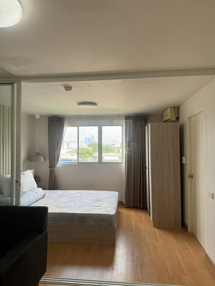 For sale: Lumpini Center Happyland, Building E, 4th floor. Excellent room layout and very nicely decorated. You'll regret missing this opportunity!