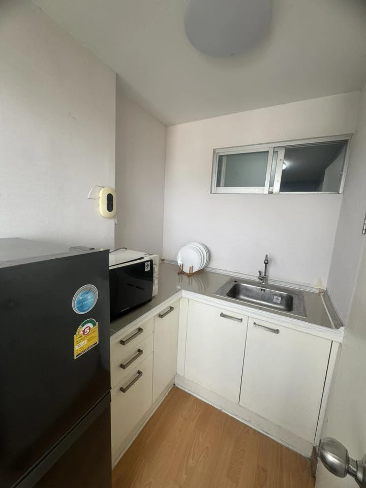 For sale: Lumpini Center Happyland, Building E, 4th floor. Excellent room layout and very nicely decorated. You'll regret missing this opportunity!
